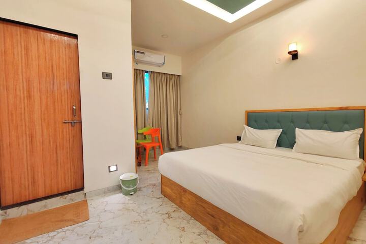 Room 10 of 20