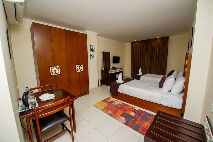 Room 25 of 133