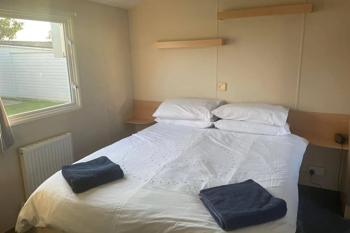 Room 2 of 18