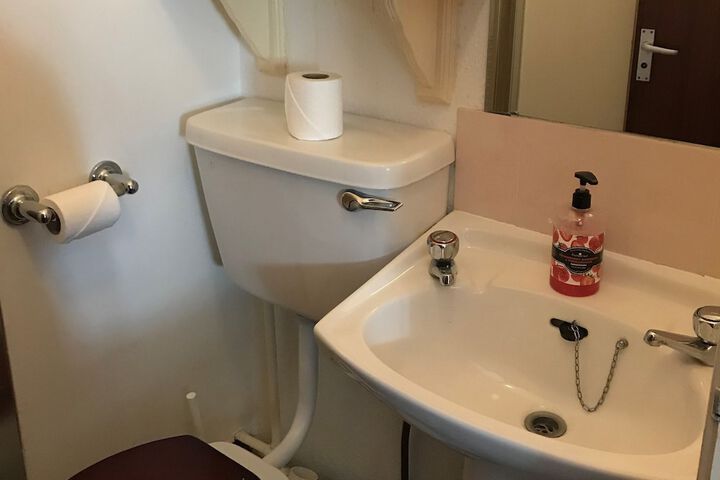 Room 32 of 49