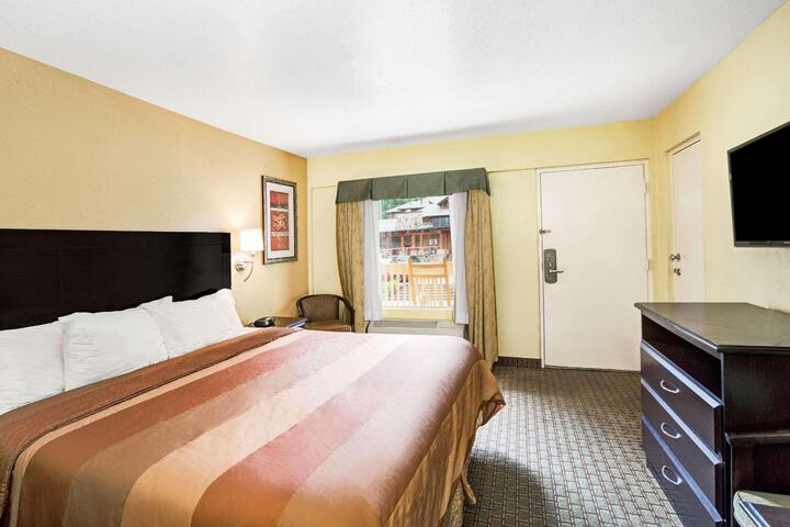 2 Queen Beds Deluxe Room (26 of 41)