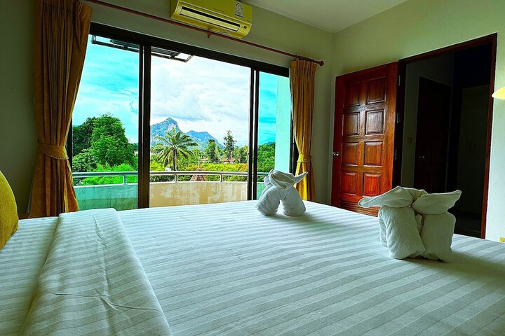 Room 12 of 79