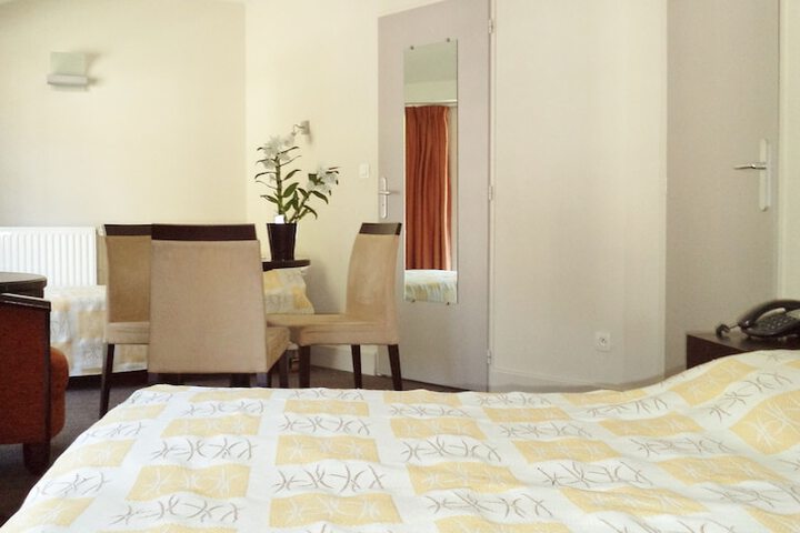 Room 9 of 34