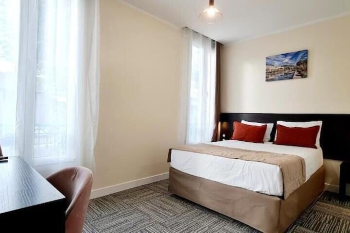 Room 8 of 28