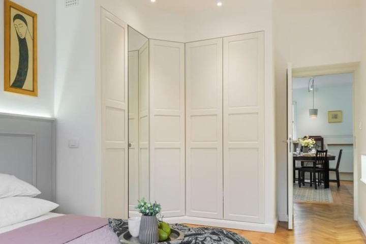 Room 12 of 27
