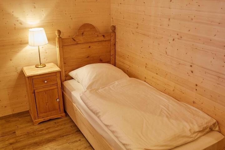 Room 8 of 48