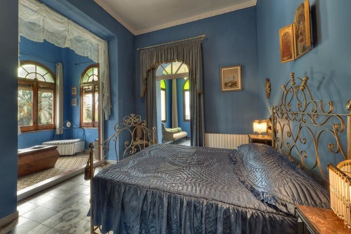Room 14 of 53