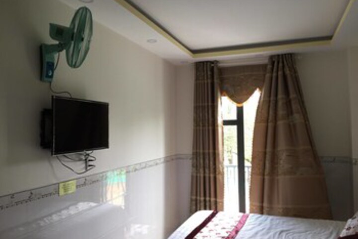 Room 2 of 14
