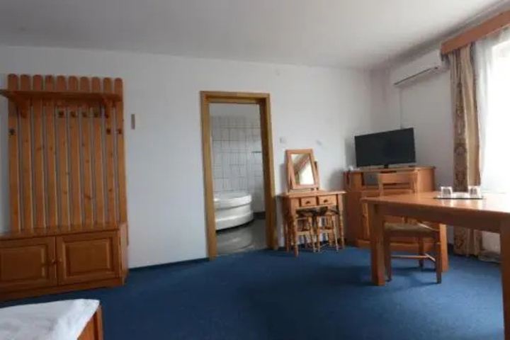 Room 5 of 19