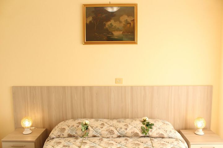 Room 24 of 136