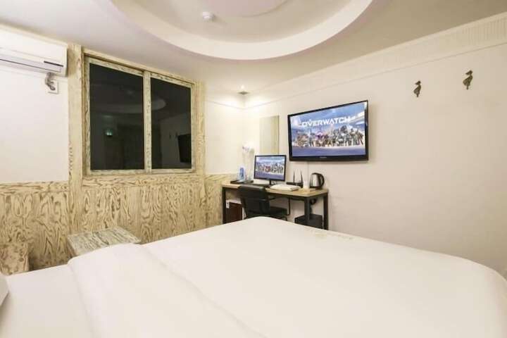 Room 37 of 64