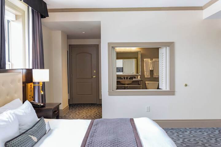 1 King Bed (8 of 14)