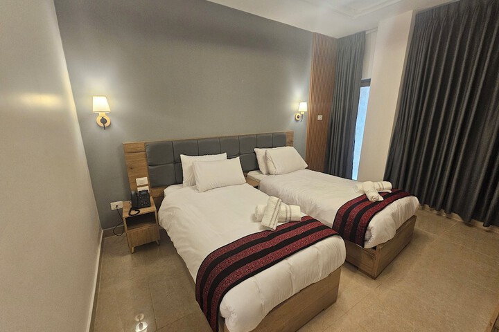 Room 3 of 7