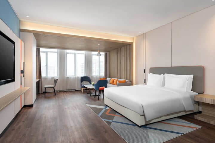 Room 3 of 47