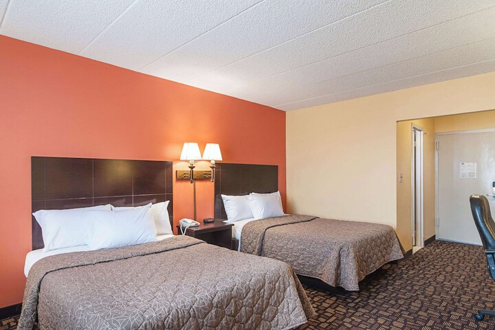 2 Double Beds (1 of 7)