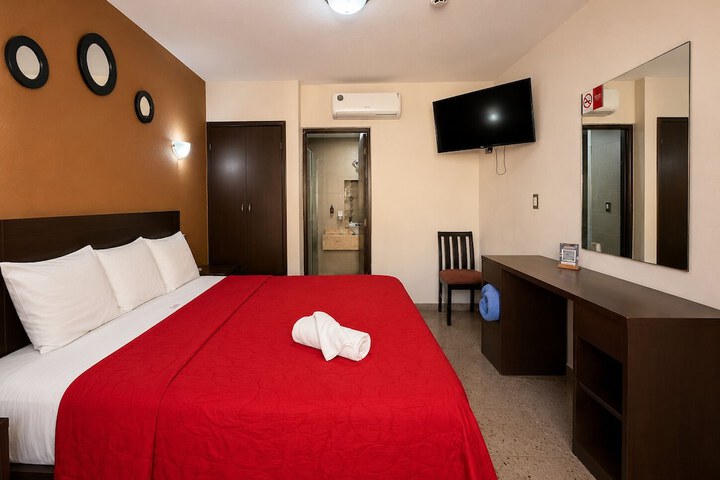 Room 4 of 9