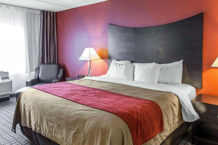 1 King Bed (13 of 19)