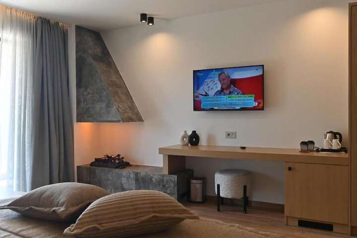Room 15 of 50