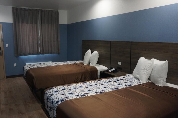 Room 12 of 28