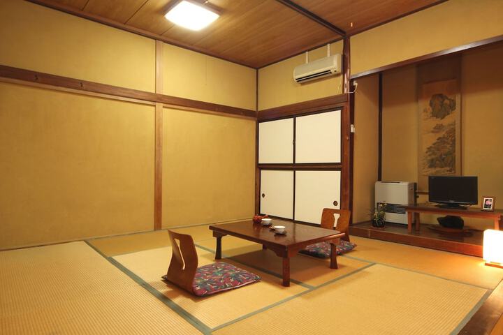 Room 9 of 47