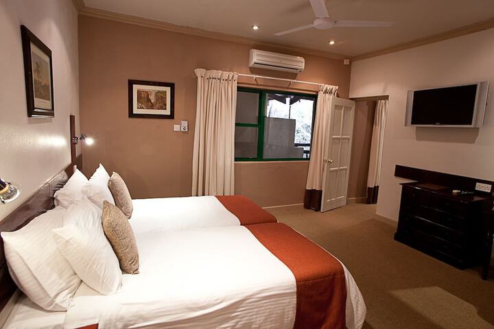 Room 4 of 37