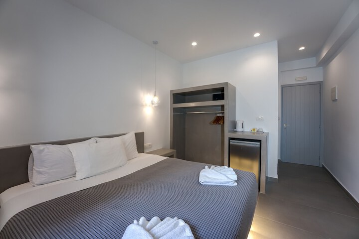 Room 12 of 37
