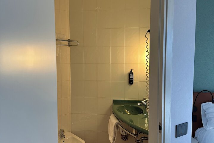 Room 67 of 85