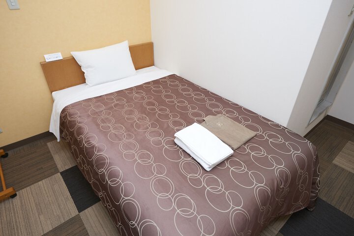Room 3 of 40