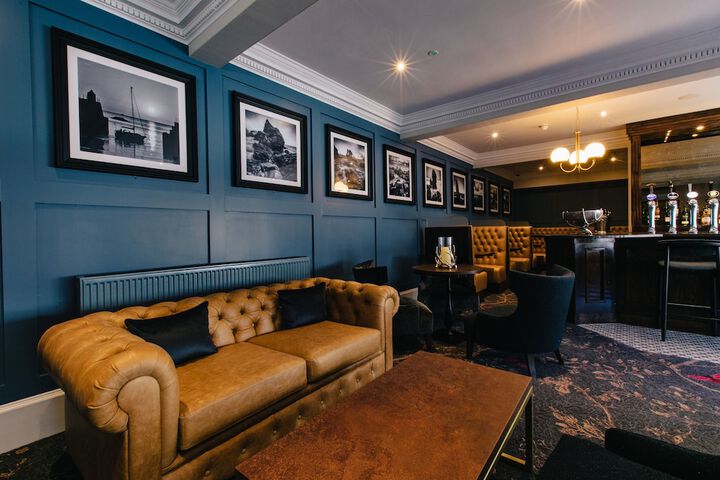 Lounge 76 of 84