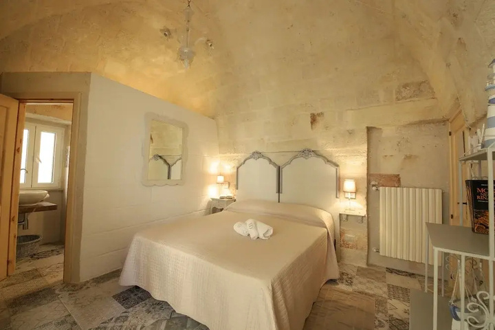 Room 4 of 14