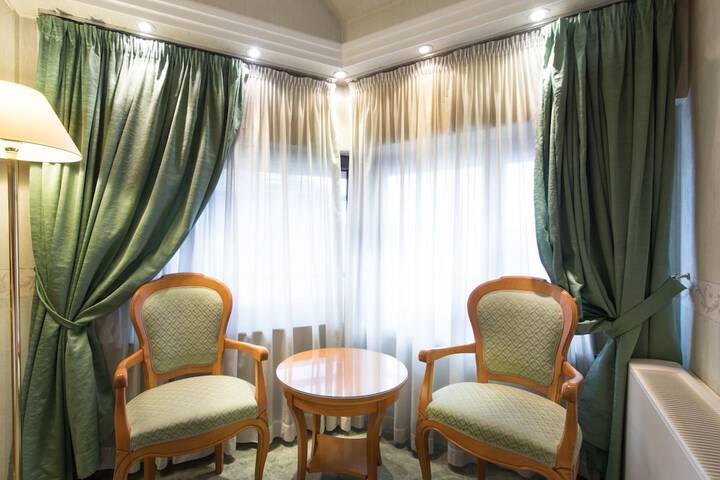 Room 9 of 82