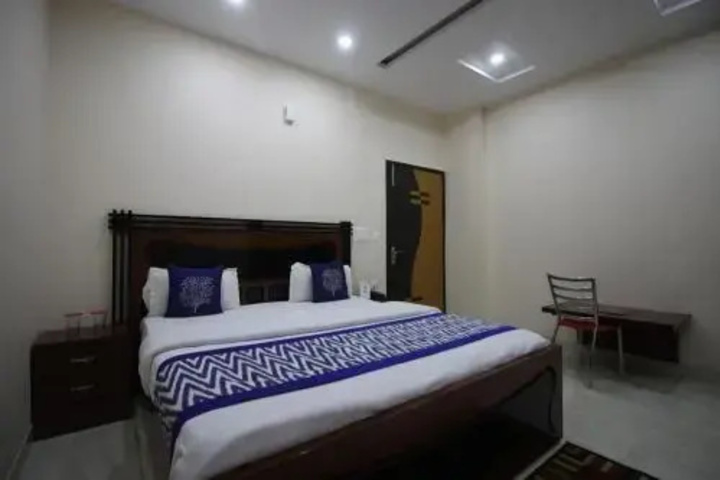 Room 5 of 16