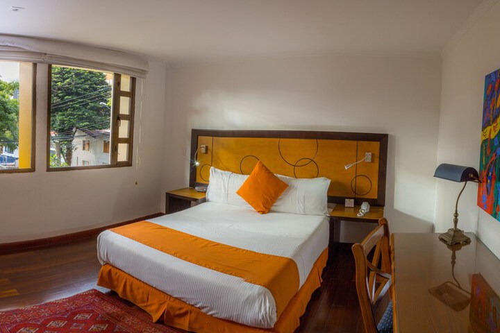 Room 6 of 39
