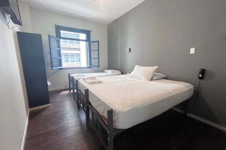 Room 21 of 43