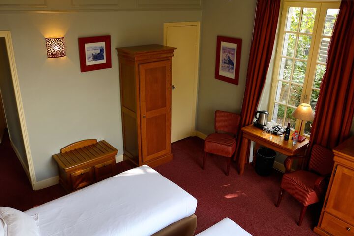 Room 63 of 98
