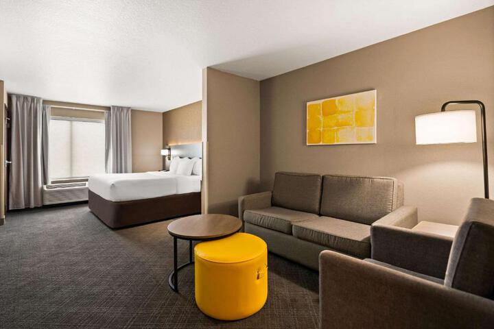 2 Queen Beds Suite (4 of 12)