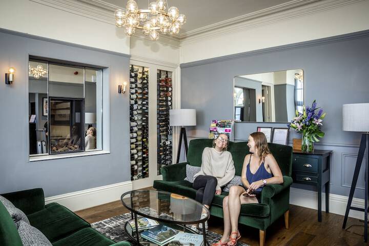 Guest Lobby