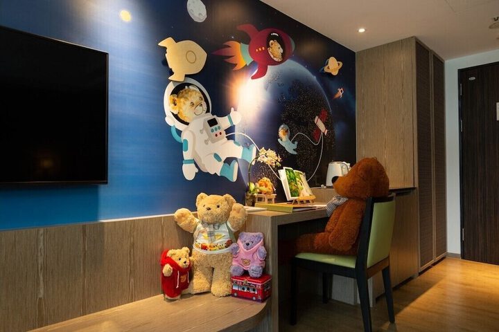 Room 16 of 106