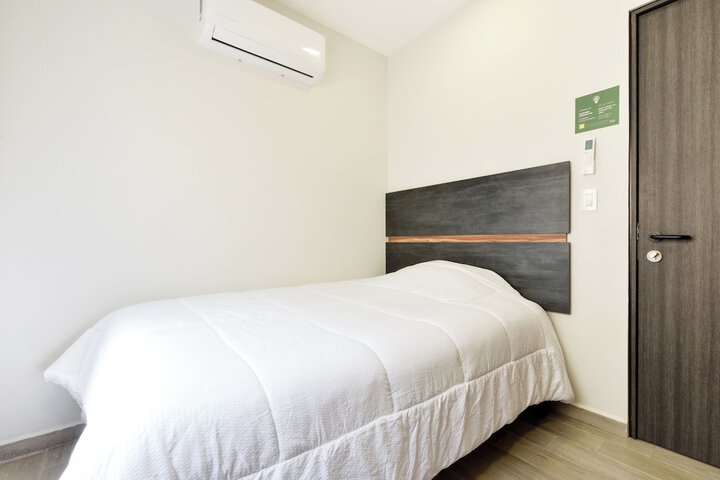 Room 3 of 228