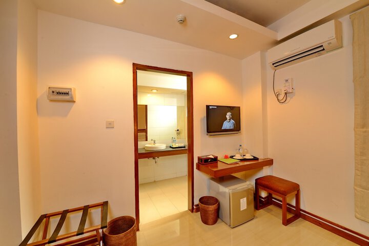 Room 30 of 80