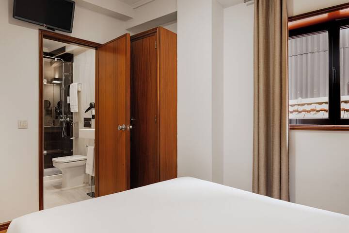 Room 17 of 53