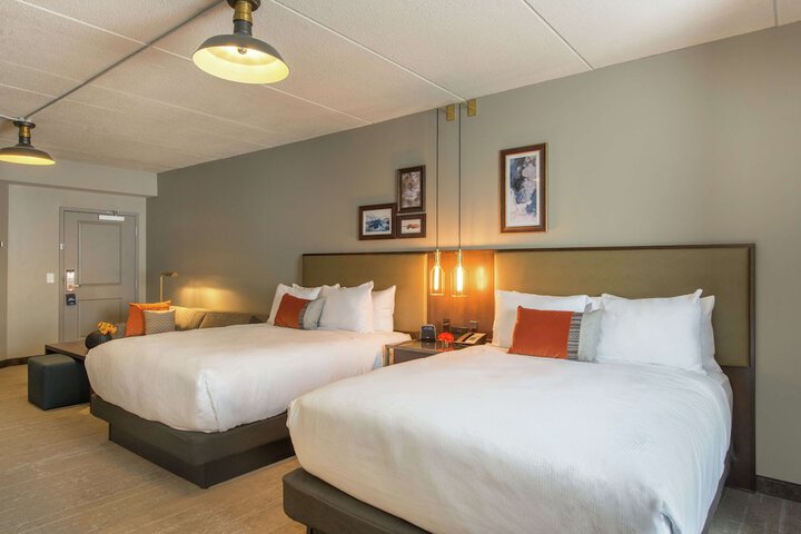 1 Queen Bed Main Building (27 of 29)