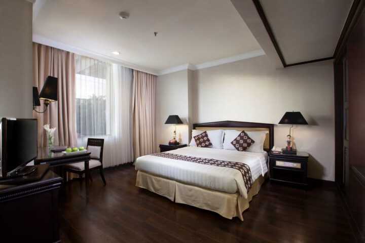 Room 9 of 32