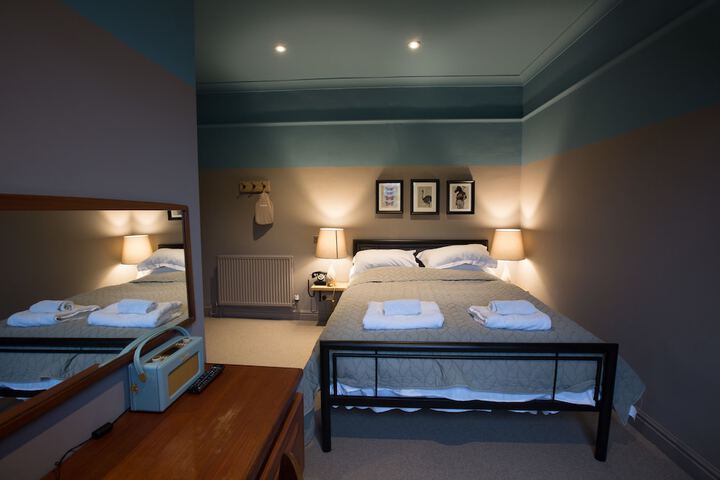 Room 2 of 74