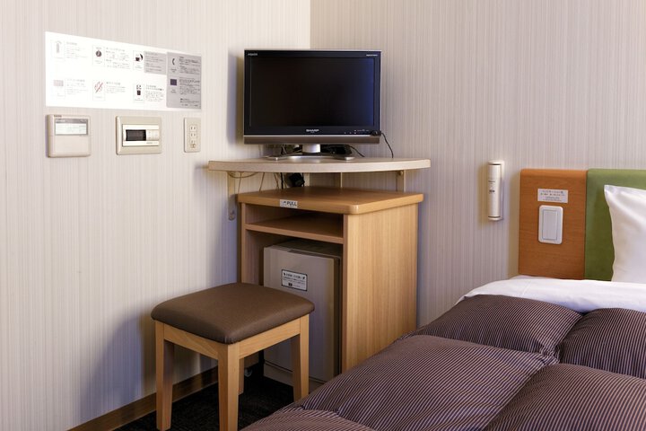 Room 6 of 34