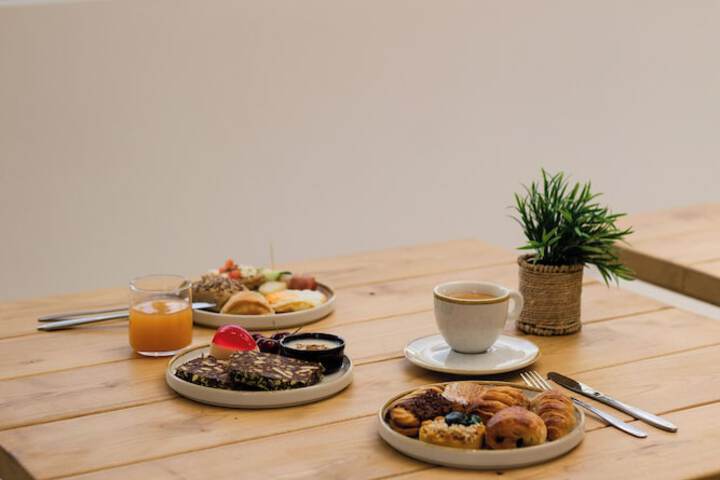 Breakfast/Coffee Service 73 of 82