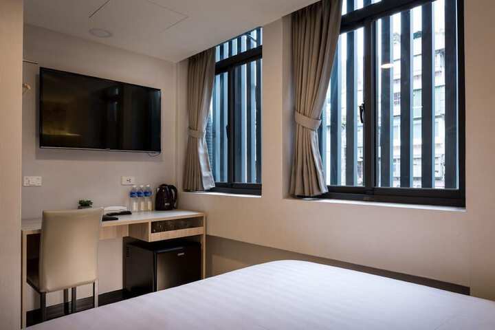 Room 18 of 43