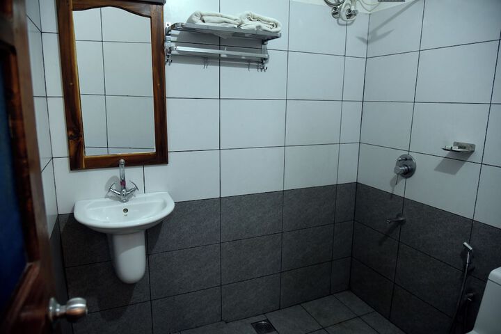 Room 13 of 20