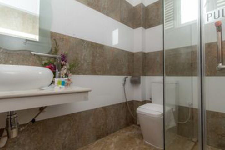 Room 4 of 39