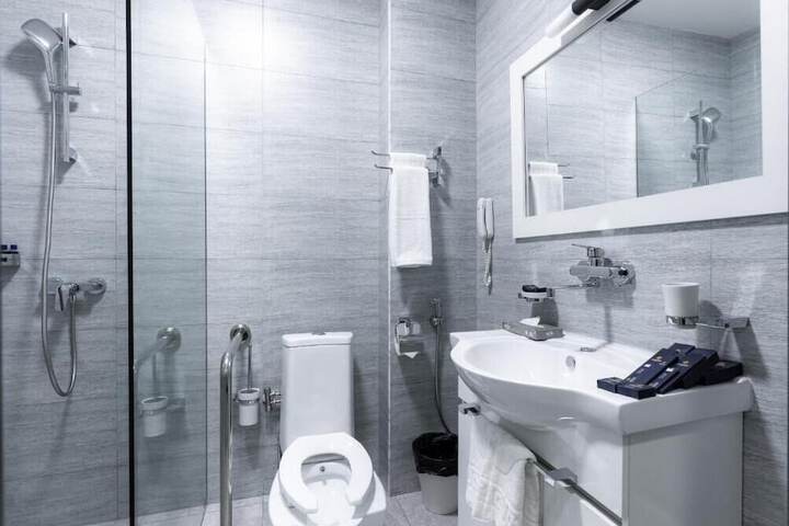 Room 35 of 48